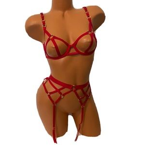 Victoria’s Secret Very Sexy Red Strappy Balconette Bra & Garter Belt Set NEW